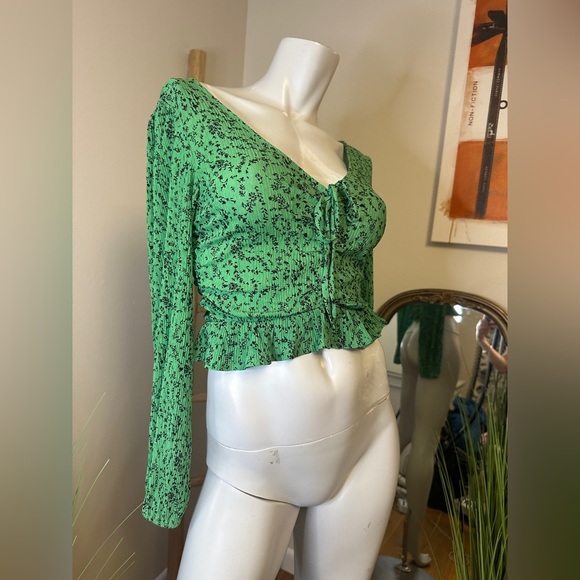 Mango MNG Green Ruffle Long Sleeve Crop Top Green Black XS - Picture 2 of 7